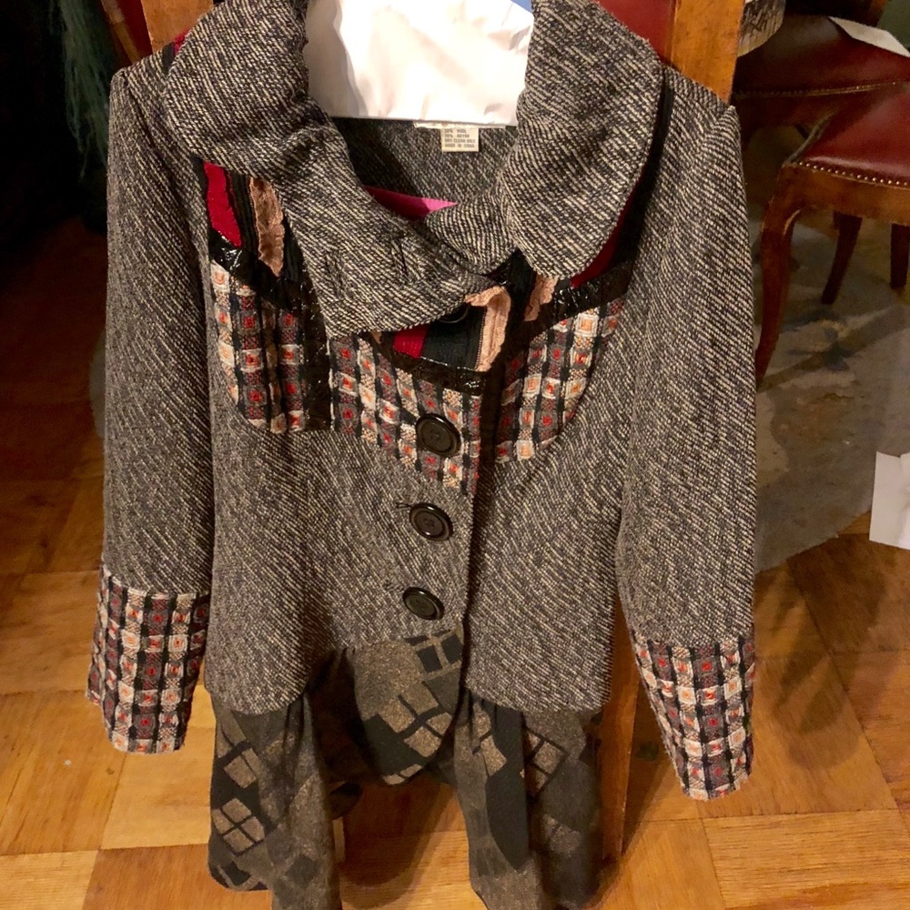 An Ren beautiful jacket for Fall with detailing